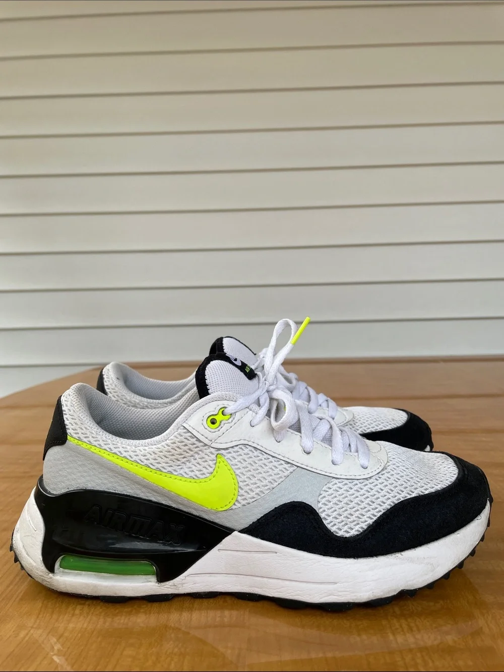 Nike Air Max Sneakers Size 6.5 Kids | 8 Women’s Running